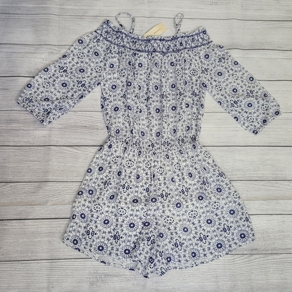 Skies are Blue Romper X-Small White Blue Cold Shoulder Smocked Elastic Waist - Picture 6 of 11
